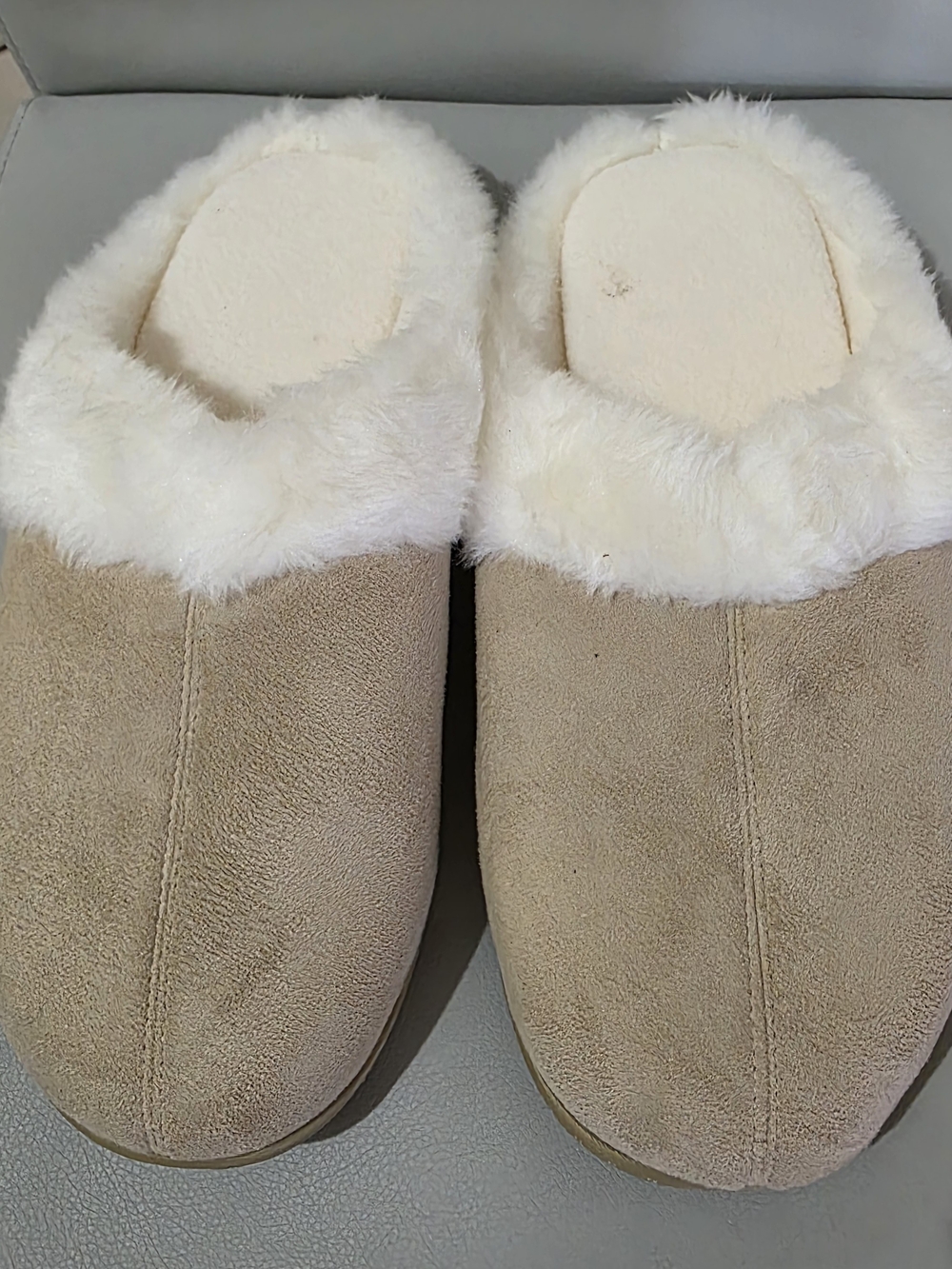 Plush-Lined Slip-On Women's Slippers - Cream/Tan
